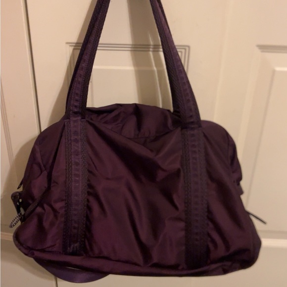 Lululemon - Picture 2 of 3